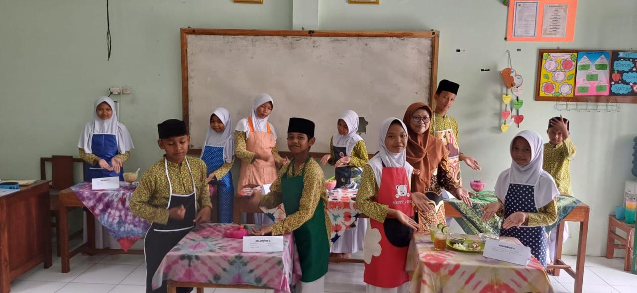 Pembelajaran Praktis di MIN 3 Bantul: Siswa Kelas 5 Belajar Memasak dan Menyajikan Makanan