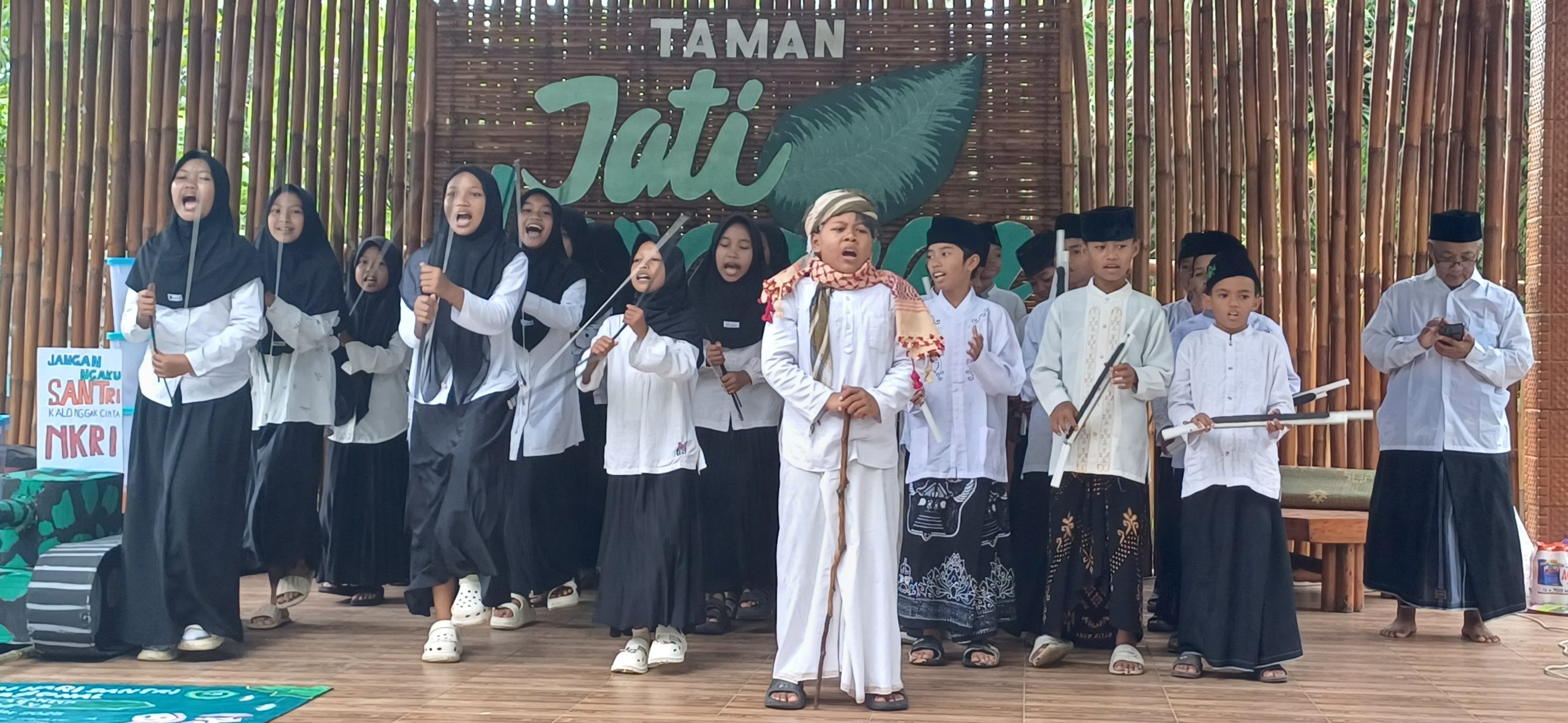 Gebyar Peringatan Hari Santri: Anak-Anak MIN 3 Bantul Beri Pesan Karakter Lewat Parade Puisi