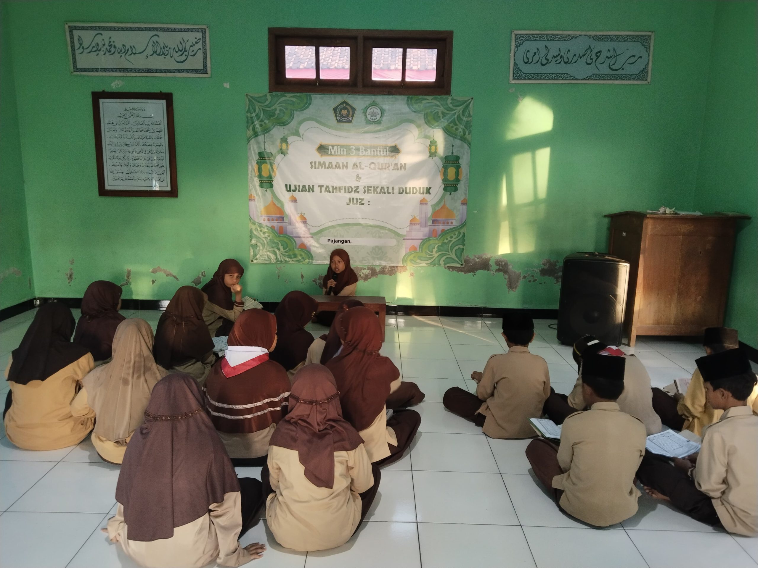 Khaura Amrina Rosyada, Siswi MIN 3 Bantul Pukau Penguji dalam Ujian Tahfidz Sekali Duduk Juz 30