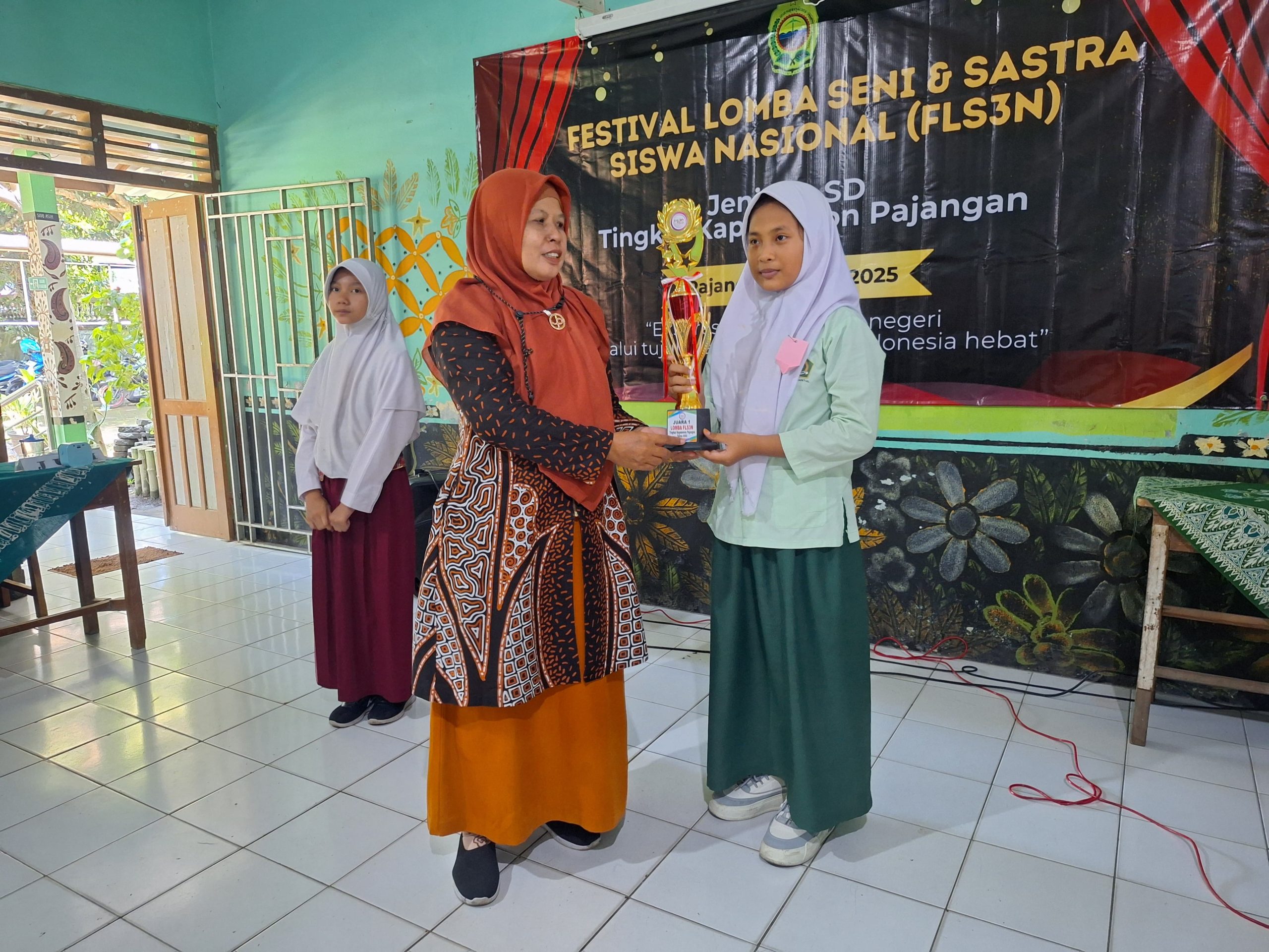 2 Siswa Harumkan Nama MIN 3 Bantul dalam FLS2SN Kapanewon Pajangan