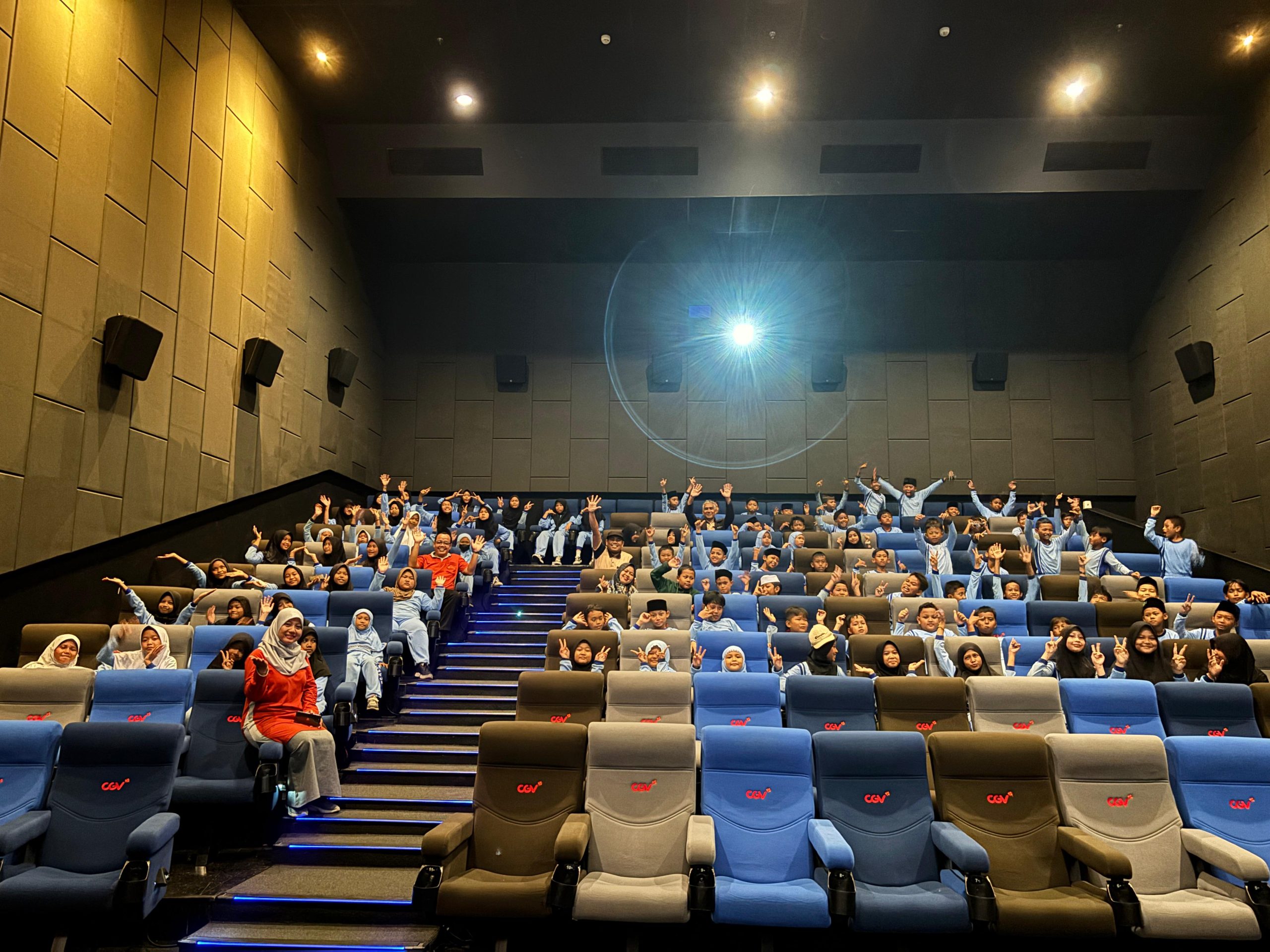 Edukasi Digital Sejak Dini, Siswa MIN 3 Bantul Nobar Film Cyber Bullying di Transmart