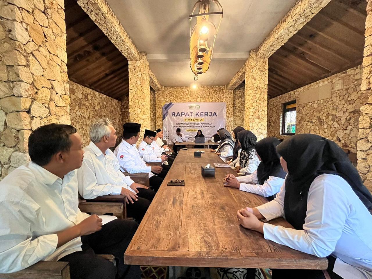 Memulai Tahun 2025, MIN 3 Bantul Laksanakan Raker Review Program Kerja dan Target Tahun 2025